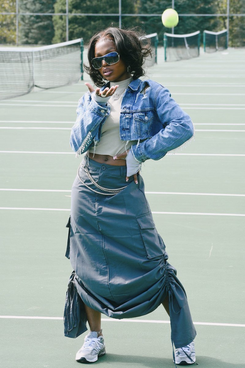 ABBYJOELY's tweet photo. Twitter gotta get the angles too.

📸: me
💁🏾‍♀️+👠: @alexismivhelle https://t.co/dJivux1G3U