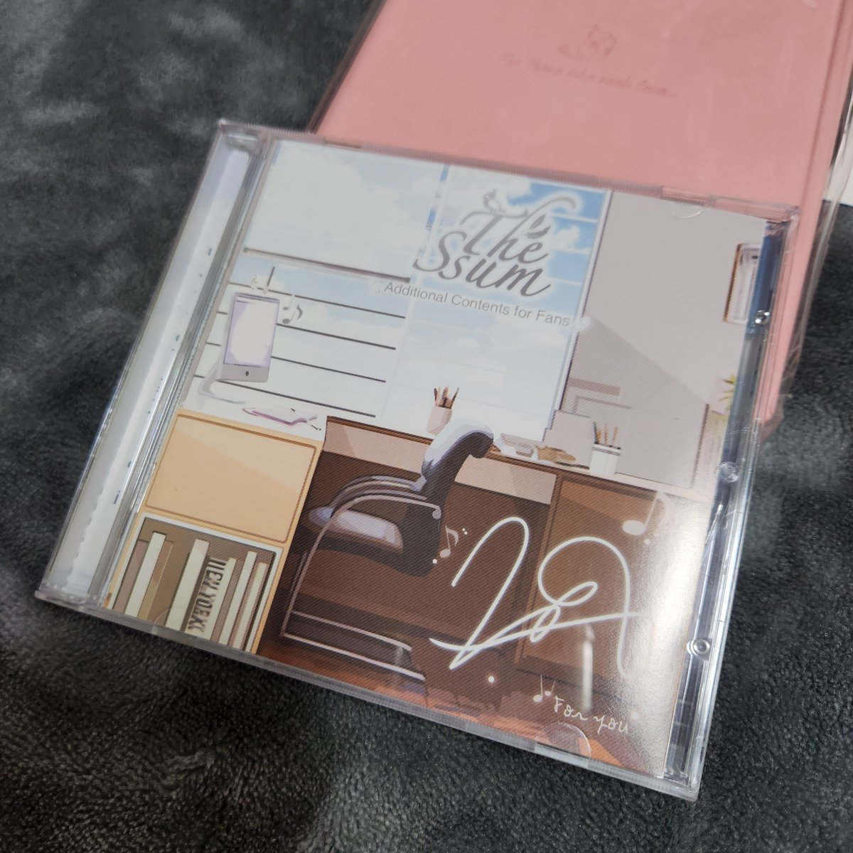 Cloud_3719's tweet photo. #더썸_굿즈 #TheSsum_Goods #TheSsum_Merch 
우선 CD에는 뭐가 엄청 많습니다! 사실 전 석승훈 성우님 녹음현장 &amp; 인터뷰 영상 하나만 보고 산 것이기 때문에ㅋㅋㅋ 아직 들어보진 못했지만 분명 좋겠죠?! https://t.co/NpMSoVV08q