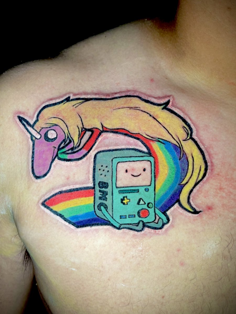 bzerkt_tattoos's tweet photo. ADVENTURE TIME STICKER TATTOO 
BMO AND LADY RAINICORN
어드벤쳐 타임
X
NOW BOOKING 
@bzerkt_tattoos ON IG https://t.co/fZymBepjrk