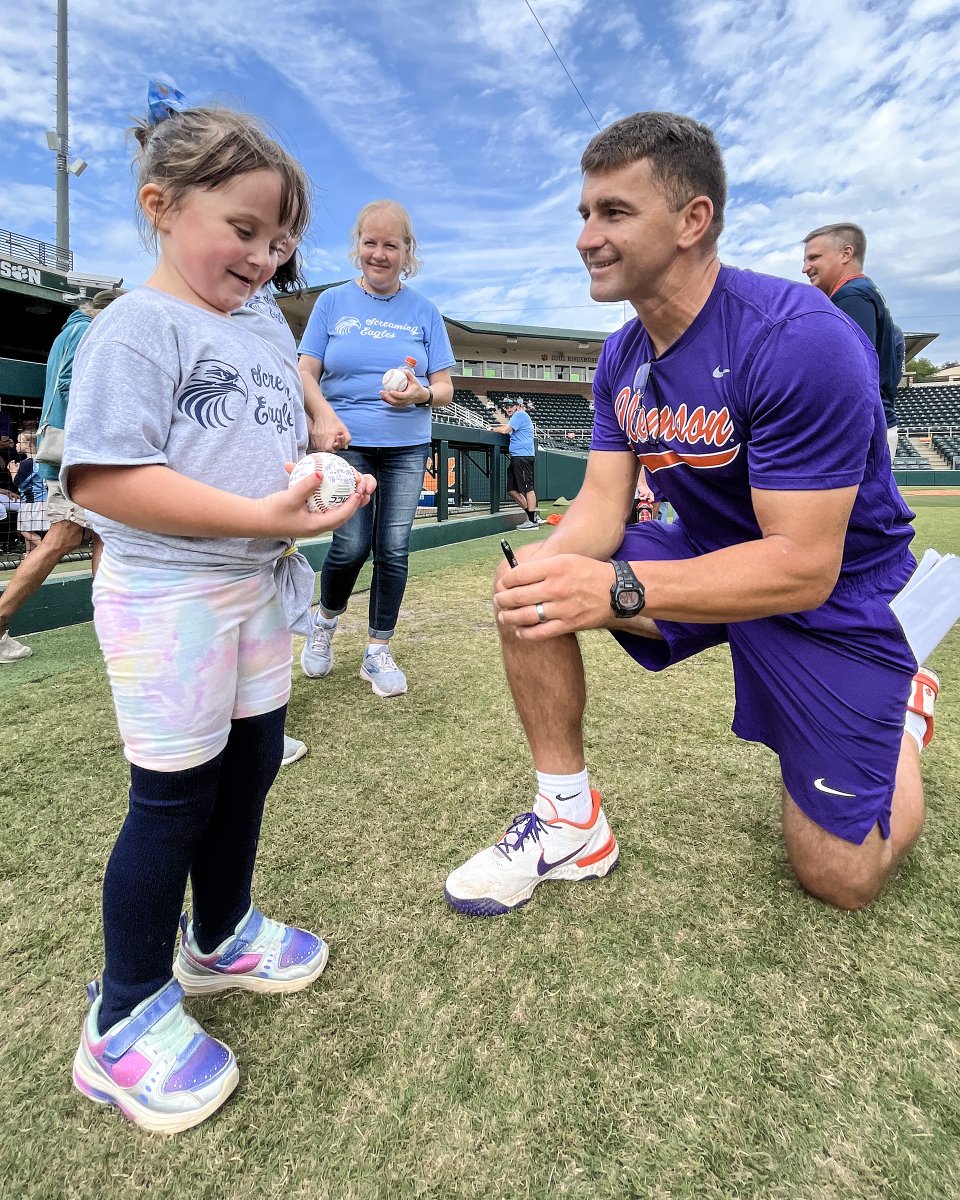 ClemsonBaseball's tweet photo. Had a blast with the @screamin_eagles this past weekend! 🧡 https://t.co/xIIdfMCWMm