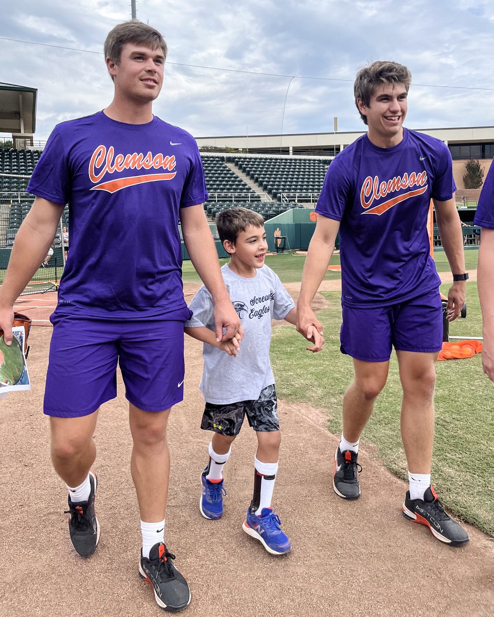 ClemsonBaseball's tweet photo. Had a blast with the @screamin_eagles this past weekend! 🧡 https://t.co/xIIdfMCWMm
