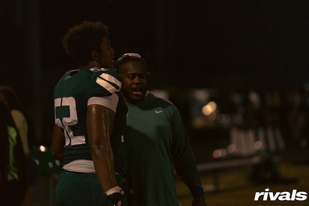 CoachMcClain73's tweet photo. 💚⚔️🏈 #1CommonGoal https://t.co/iVqxGrOEol
