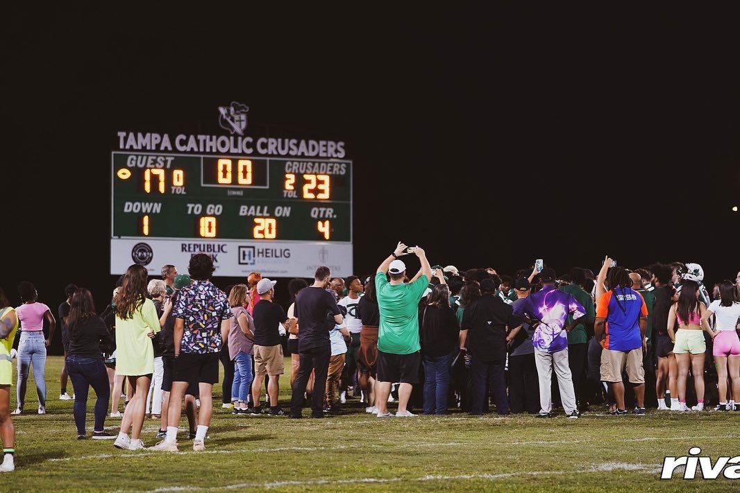 CoachMcClain73's tweet photo. 💚⚔️🏈 #1CommonGoal https://t.co/iVqxGrOEol