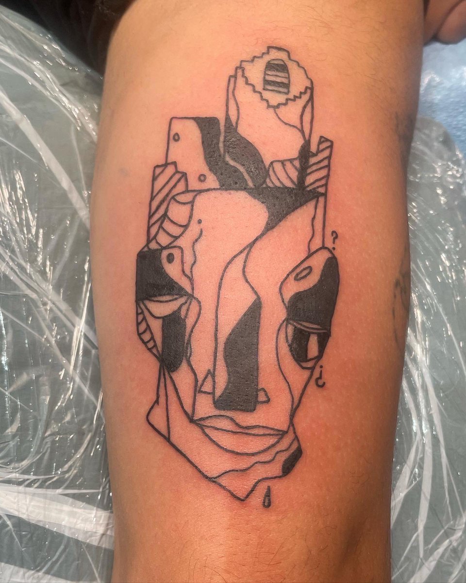 pinchecozyb's tweet photo. Latest tattoos
.
.
#tattoos #linework #details #abstractartwork #abstracttattoos #visuals #vibes #red https://t.co/219xQ4BtDm