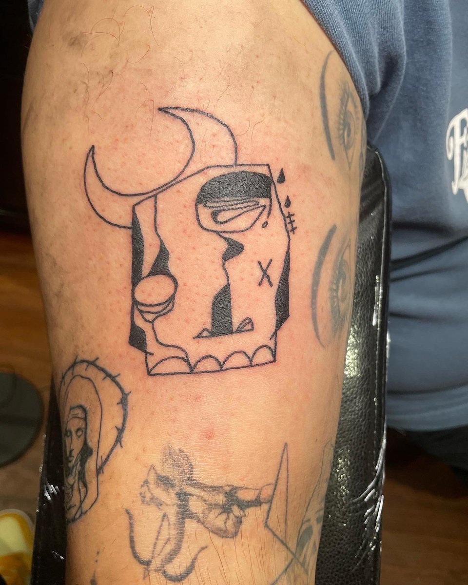 pinchecozyb's tweet photo. Latest tattoos
.
.
#tattoos #linework #details #abstractartwork #abstracttattoos #visuals #vibes #red https://t.co/219xQ4BtDm