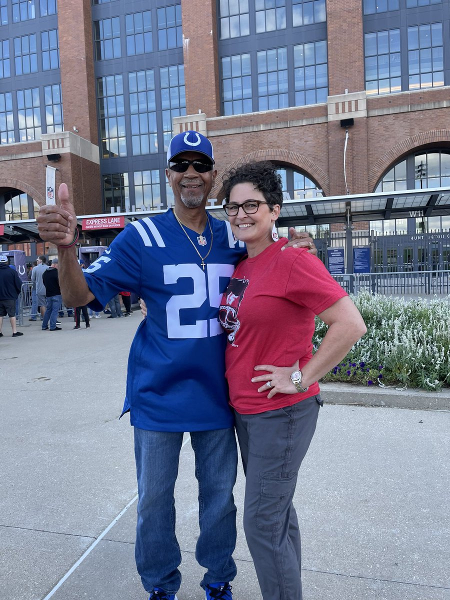 getsyfrog's tweet photo. @Rodney_Thomas26 enjoyed meeting your dad…bet he’s proud!  Congrats on your win. https://t.co/fAXku44Ftf