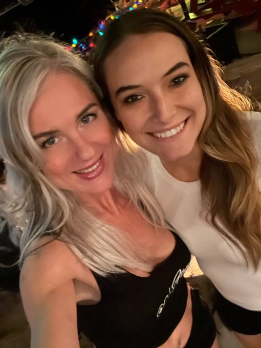 Me and my sexy momma https://t.co/tCVFEfxwsv<a href="/tag/golfbabe"class="tags"><span>#golfbabe</span></a>