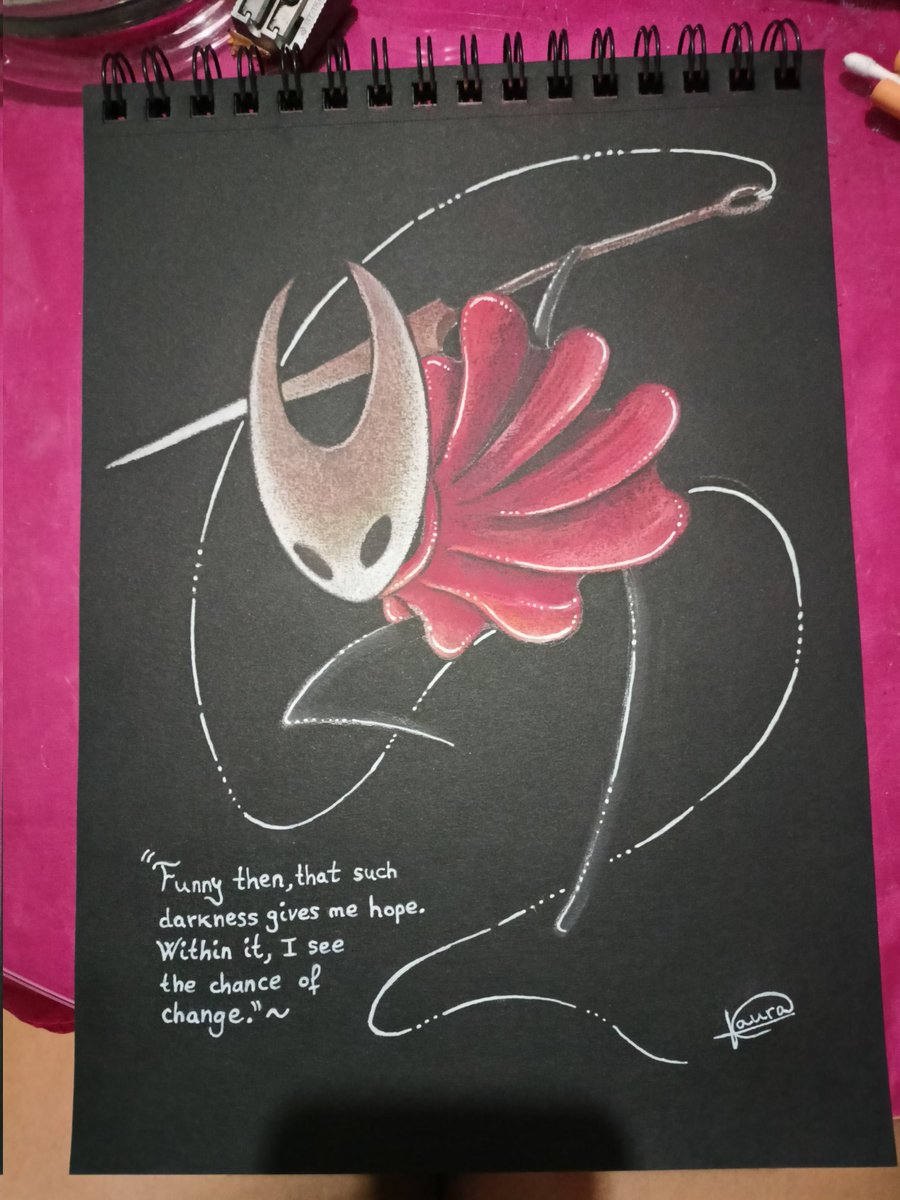 Cassie_Wnchstr's tweet photo. Me relaja mucho dibujar a pastel en fondo negro. https://t.co/UgPyjV08G1