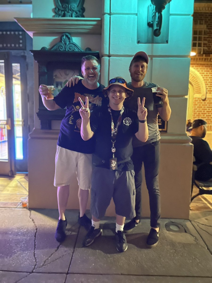 SFDKnightOut's tweet photo. #HHN31 https://t.co/WGL86BxLuN