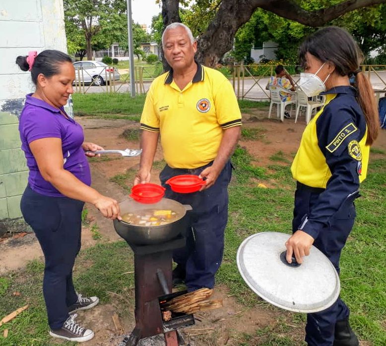 Grupo de Rescate Roraima. Continúa su programa de distribución de almuerzos a personas en condición de calle en Ciudad Bolívar. Eso. Bolivar Venezuela