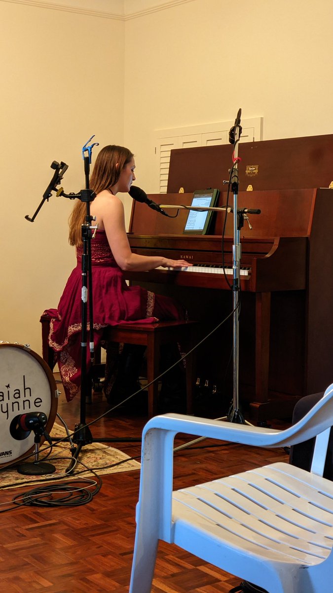 derekwonderswhy's tweet photo. Blown away by the incredibly talented @maiahwynne...in an Ann Arbor living room! I could have watched her perform for hours more. All of #alexlifeson accolades are spot on: she's amazing @RushFanCast @rushtheband @RushFamTourneys @Booter2112 https://t.co/u1mufjVRnA