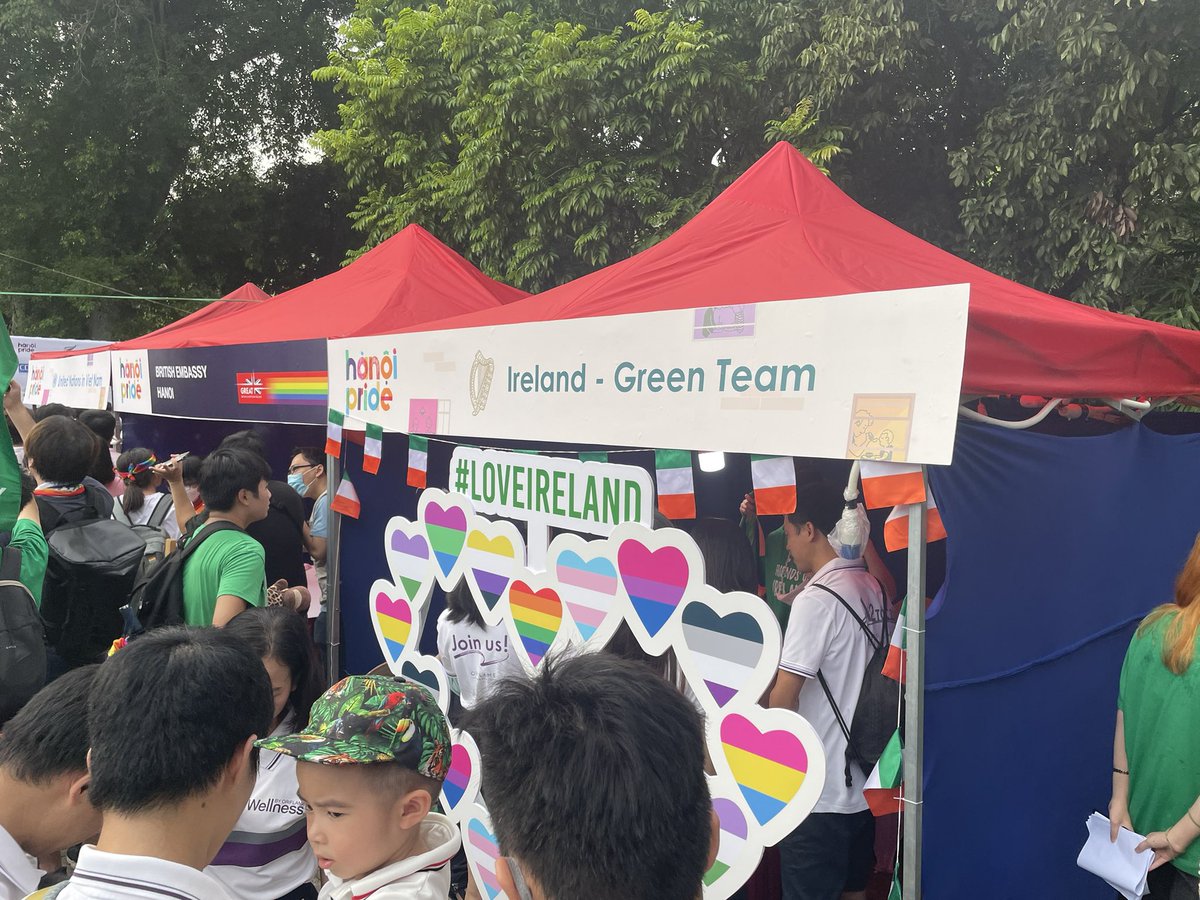 irlembvietnam's tweet photo. Great turnout for #HanoiPride2022 yesterday. Team Ireland 🇮🇪 delighted to support #PrideWeek in Hanoi and HCMC #Ireland4Equality #KnockKnockItsLove #LeaveNoOneBehind https://t.co/UMpghF3NLr
