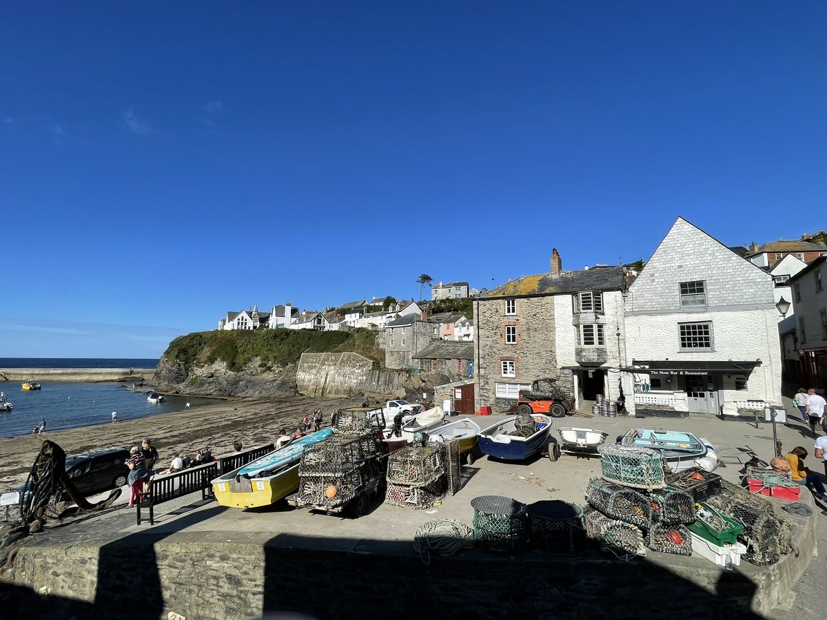 Heading  to #NorthCornwall again today @DocMartinOnline. Taking the 🌧 🧥 and umbrella ☂ as probably won’t see #blueskies @BlueSkyLover001 @BBGuides