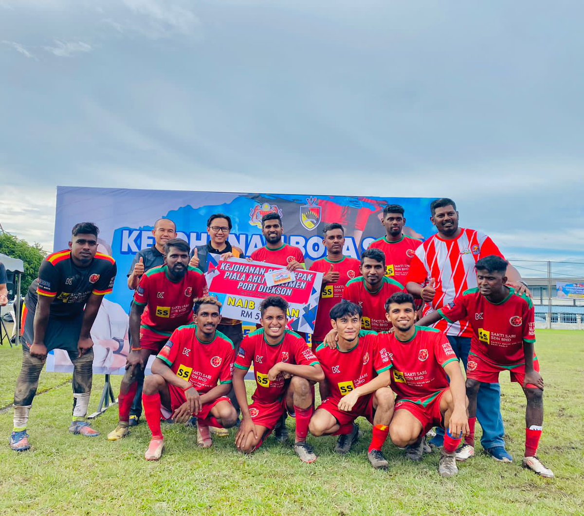 TambunP63's tweet photo. Telah berlangsungnya Kejohanan Bola Sepak Piala Ahli Parlimen Port Dickson pada Sabtu &amp; Ahad lepas. Kejohanan yg menarik penyertaan sebanyak 24 pasukan ini dianjurkan bersama Pej Parlimen Port Dickson, Pej Daerah &amp; Tanah Port Dickson serta agensi2 kerajaan terkait.
@anwaribrahim https://t.co/ultFTu3ptA