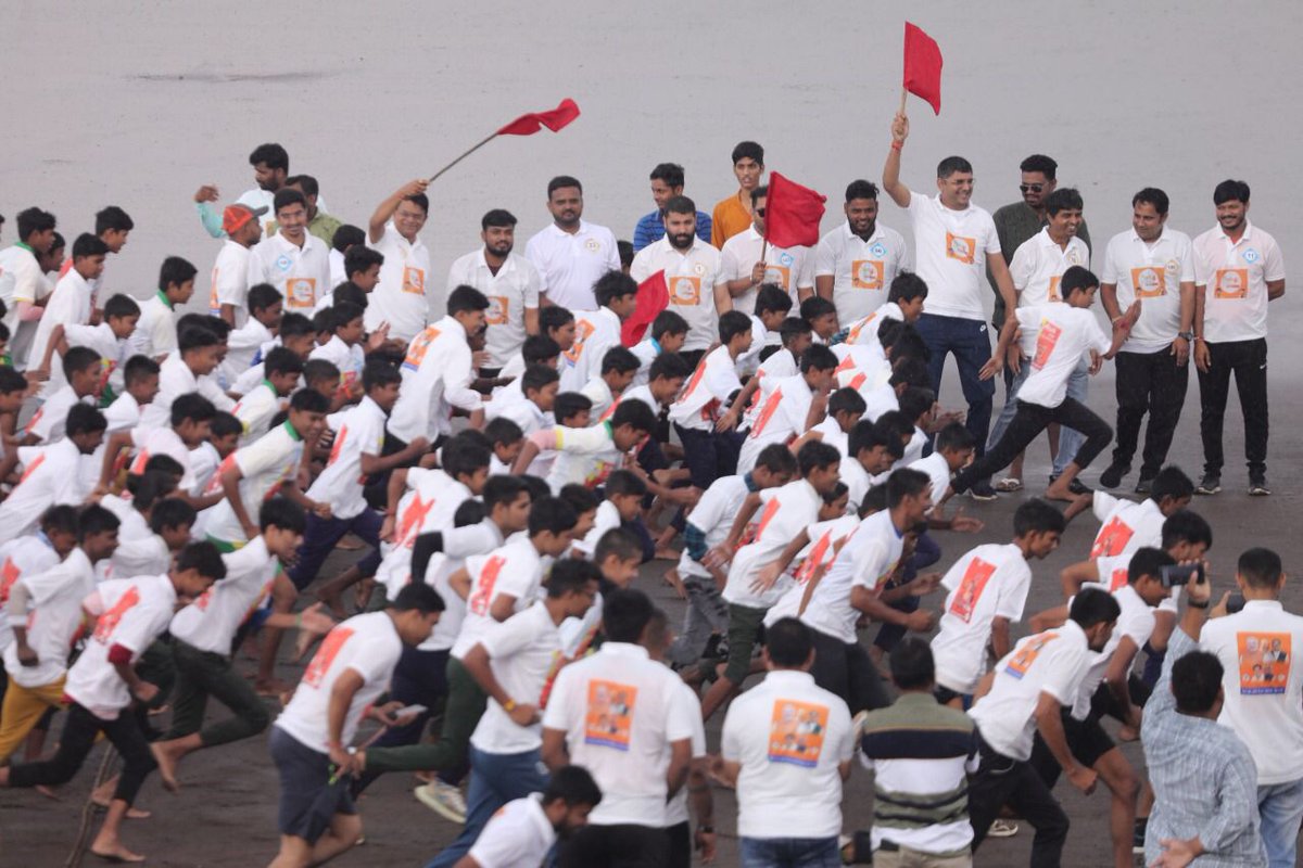 DrPrashantkorat's tweet image. રાજ્યસ્તરે યોજાયેલ #RunForDevelopment કાર્યક્રમ અન્વયે વલસાડ જિલ્લા યુવા મોરચા દ્વારા રાજ્યમાં પ્રથમ વખત વલસાડ ખાતે બીચ મેરેથોનનું આયોજન કરી રાષ્ટ્રીયસ્તરે એક પ્રેરણાત્મક ઉદાહરણ પૂરું પાડવામાં આવ્યું છે.

વલસાડ યુવા મોરચાની સમગ્ર ટીમને આ ઉત્તમ કાર્યના આયોજન બદલ અભિનંદન પાઠવું છું