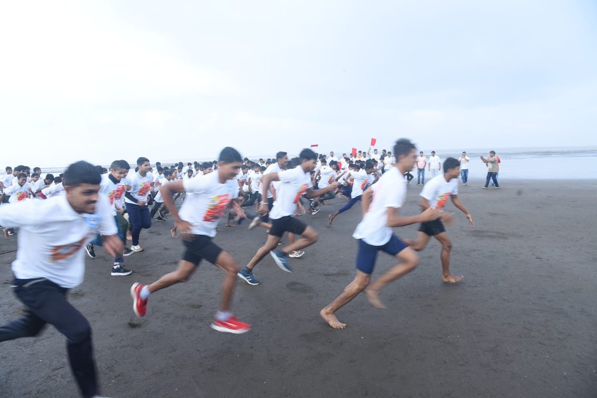 DrPrashantkorat's tweet image. રાજ્યસ્તરે યોજાયેલ #RunForDevelopment કાર્યક્રમ અન્વયે વલસાડ જિલ્લા યુવા મોરચા દ્વારા રાજ્યમાં પ્રથમ વખત વલસાડ ખાતે બીચ મેરેથોનનું આયોજન કરી રાષ્ટ્રીયસ્તરે એક પ્રેરણાત્મક ઉદાહરણ પૂરું પાડવામાં આવ્યું છે.

વલસાડ યુવા મોરચાની સમગ્ર ટીમને આ ઉત્તમ કાર્યના આયોજન બદલ અભિનંદન પાઠવું છું