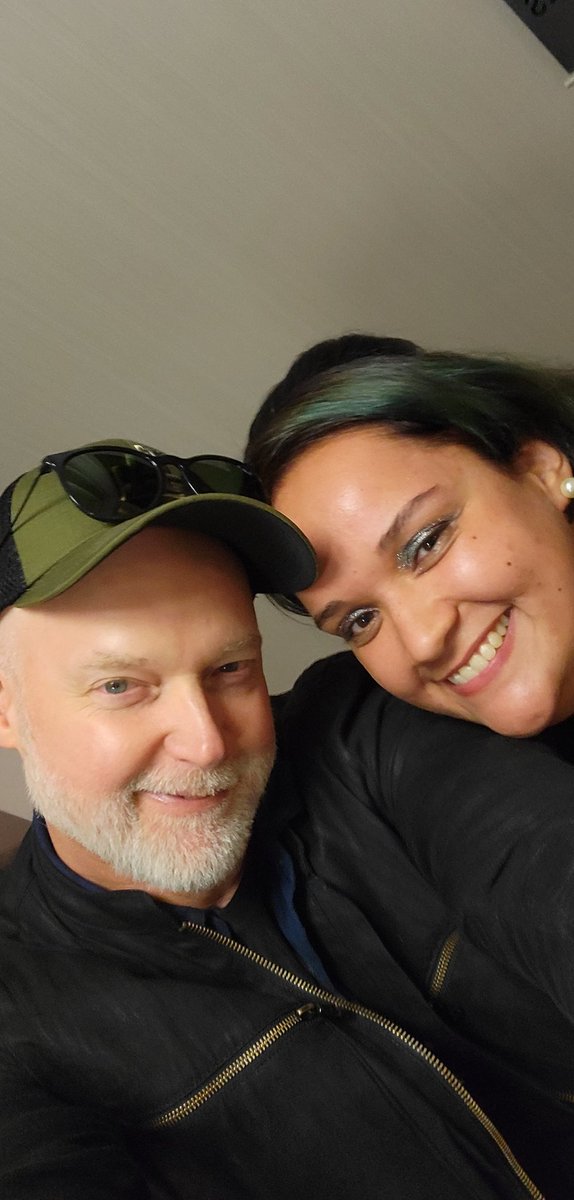 corinaboo323's tweet photo. -Can't end a con without taking [arguing is more like it] a selfie with @chrisschmelke #KCCon2022 #SPNKCCon #KCCon #SPNCon https://t.co/aRhCW2BAwk