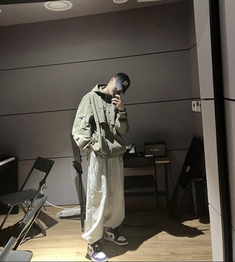 skz media tweet media
