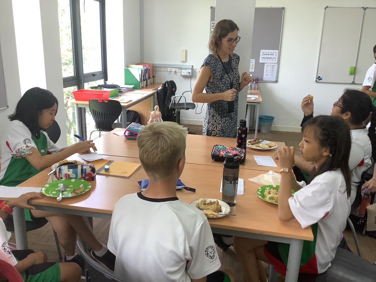 Enjoying delicious Specialités Françaises . Merci beaucoup to all Year 7 students who contributed to today's feast.🇫🇷🥐🥖🥞🧀🍴 <a href="/AliceSmithSch/">Alice Smith School</a> #KLASS_EP_LANG