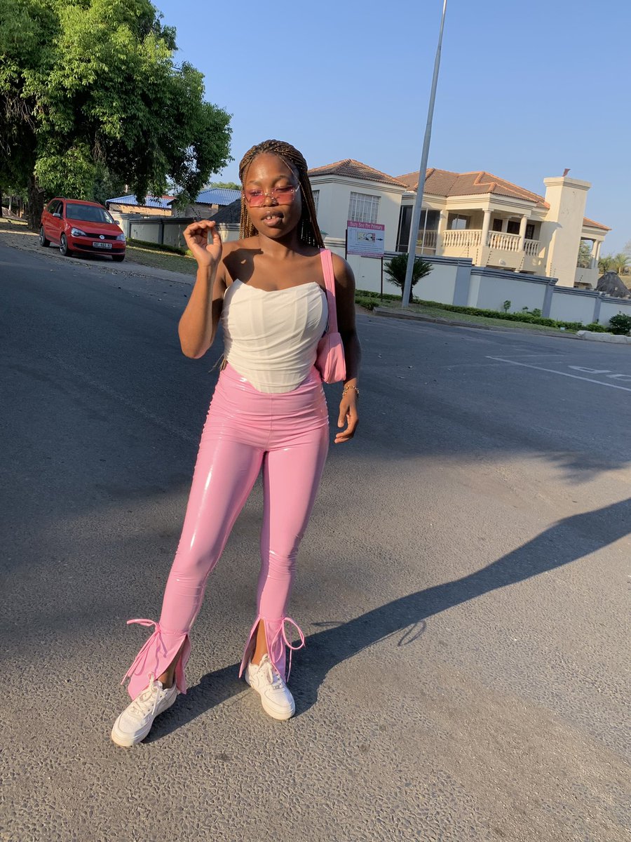 QueenLtee's tweet photo. Let it be..🦋 https://t.co/eyju5itjdD