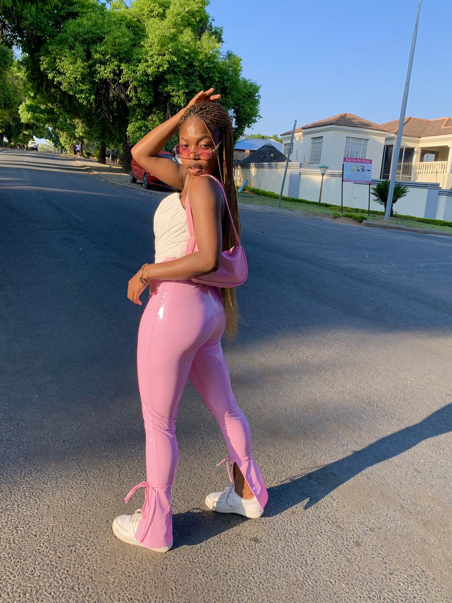 QueenLtee's tweet photo. Let it be..🦋 https://t.co/eyju5itjdD
