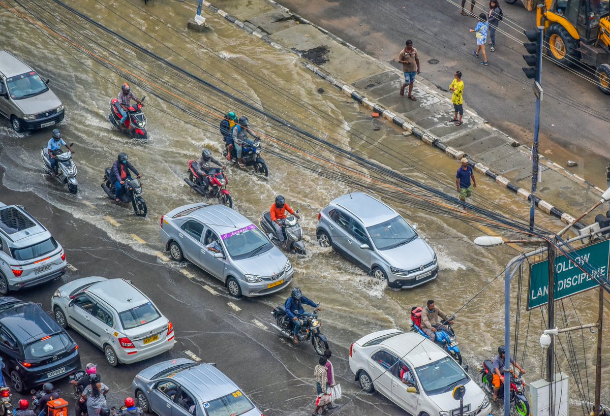 greenpeaceindia's tweet photo. Read our open letter to @CMofKarnataka on the recent #Bangalore floods and the way forward for a #climate resilient city.

Full text: https://t.co/Lkw6BXo2co

@Namma_ORRCA @DULTBangalore @MORTHIndia  @tdkarnataka  @bicyclemayorblr @srinualavilli @tarauk 

Pics: Jithendra M https://t.co/IT2KJrEOQS