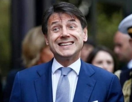 RobertoLocate14's tweet photo. 32,7% -> 15%. 
Il Conte più che dimezzato. 
#Photosatira https://t.co/9p8SnVuEBb