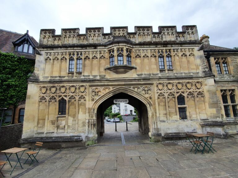 RJonTourUK tweet media