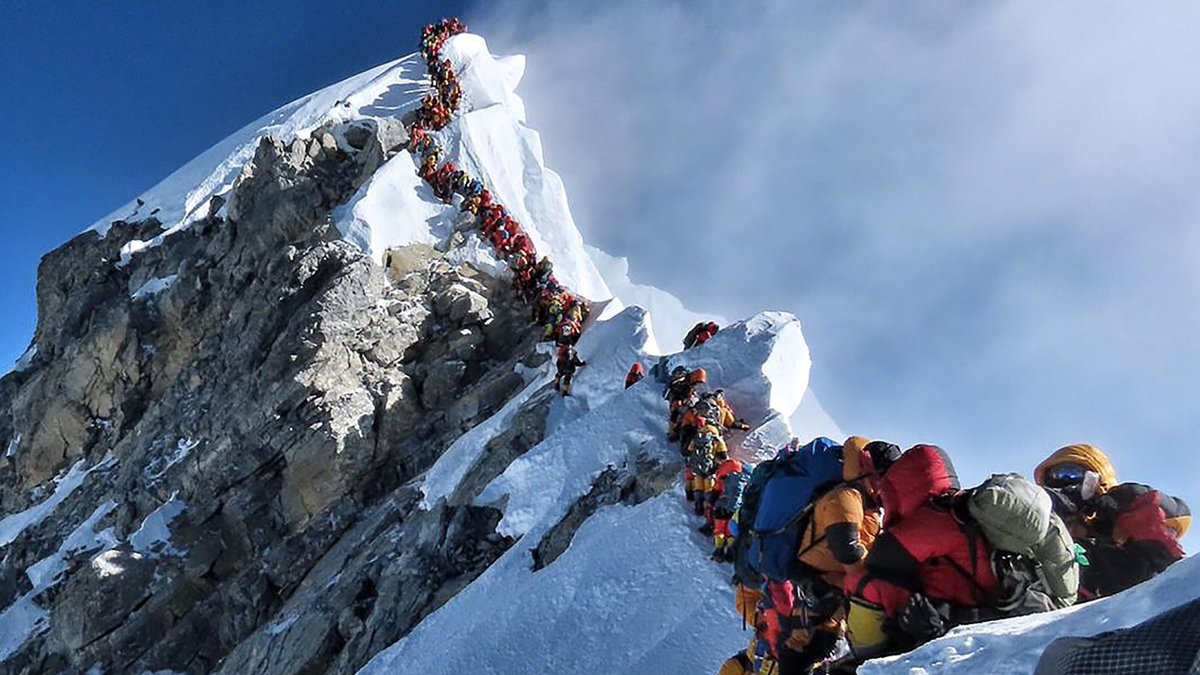thepatriotsasia's tweet photo. "Semakin Hampir Dengan Puncak Everest, Semakin Banyak Mayat Sebagai Petanda."

Gunung Everest bukan sekadar puncak tertinggi di dunia, tetapi juga merupakan perkuburan terbuka terbesar di dunia. Terdapat 200 mαyat di Gunung Everest yang menjadi petanda semakin hampir ke puncak. https://t.co/o9dljRDbog