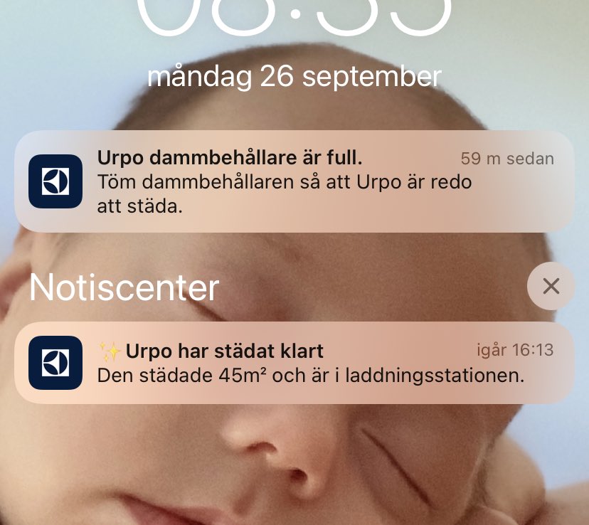 ⁦<a href="/ElectroluxSE/">Electrolux Sverige</a>⁩ jag får upp någon annans notiser från robotdammsugaren.. 😂