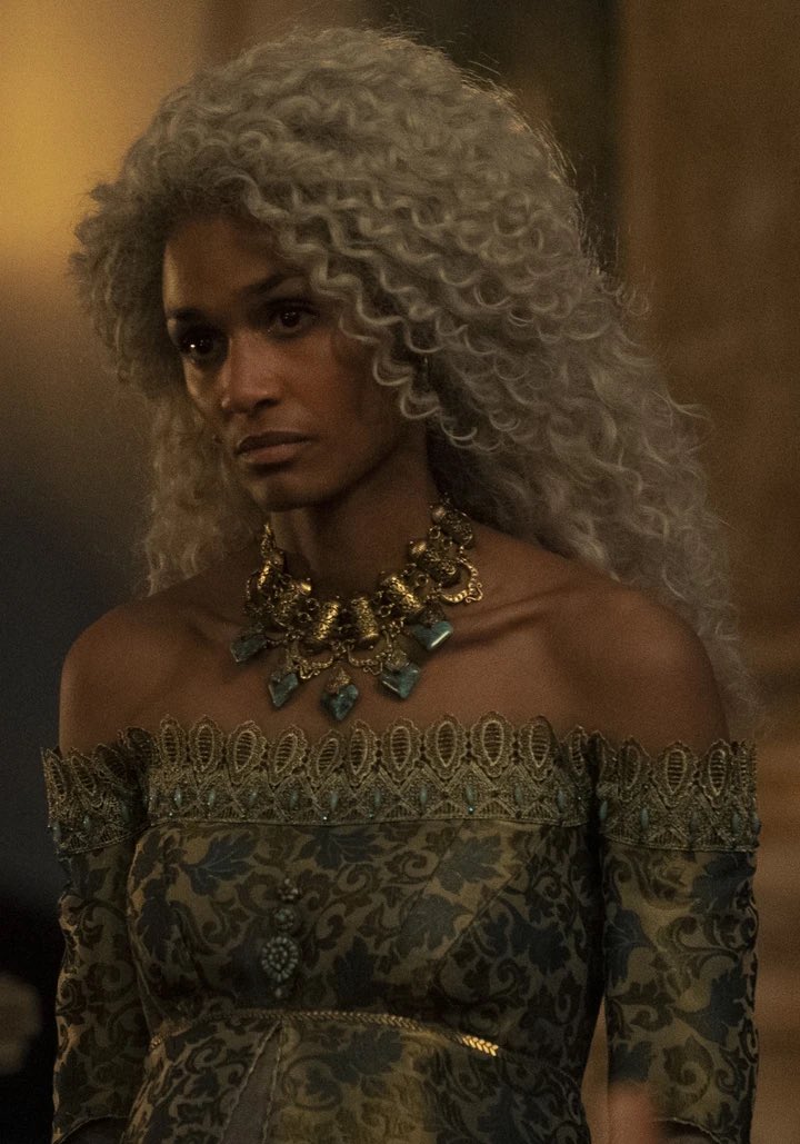 toxiccalm's tweet photo. Me:oh I like these characters 

*20 minutes later* 

Character: *dies* 🥲#HouseOfTheDragon https://t.co/CB4DzBDh5g
