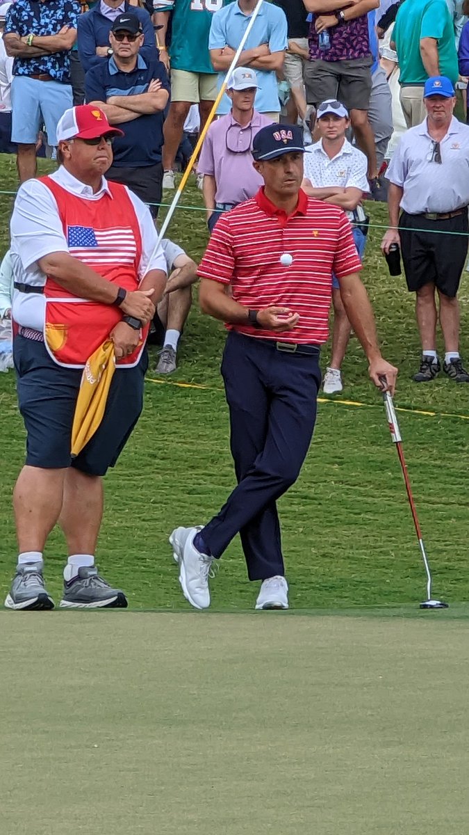 RoyalPeeps's tweet photo. @K_Kisner out there on the course today like "I ain't worried.  I'm chilling." https://t.co/uIu6YGfD4q