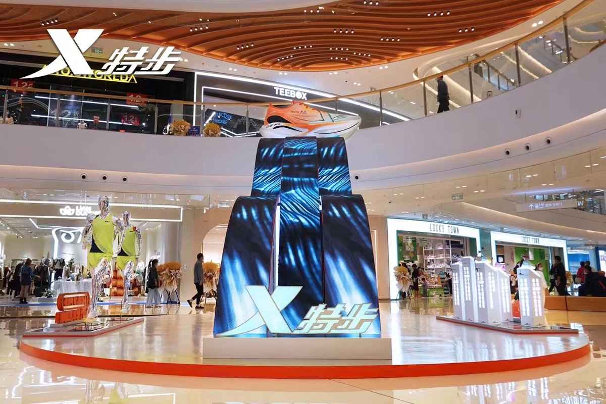 ecwindowdisplay tweet picture
