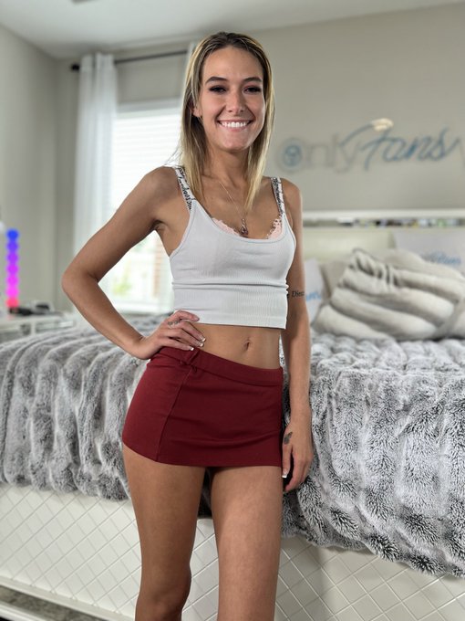 I love being a swinger 🍍 https://t.co/TU2s7yFkaW<a href="/tag/halloween"class="tags"><span>#halloween</span></a>