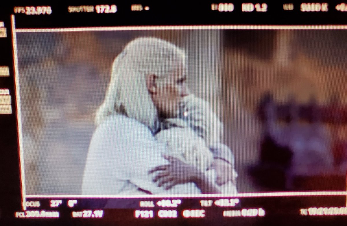 now why the fuck did they cut out girl dad daemon hugging rhaena and baela