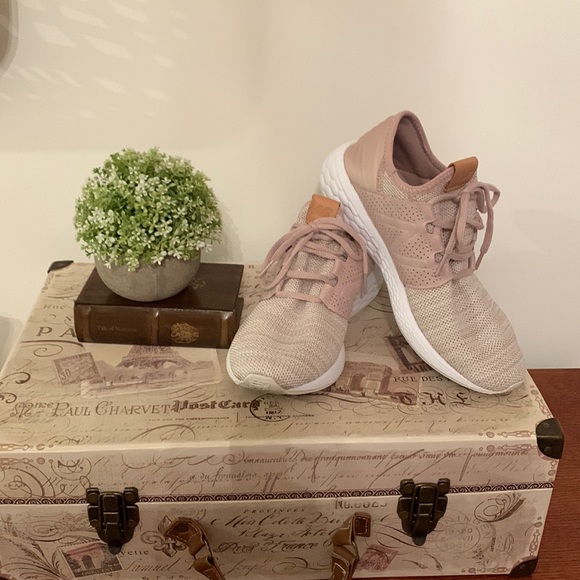 gbria2001's tweet photo. So good I had to share! Check out all the items I'm loving on @Poshmarkapp from @ToriW55158883 #poshmark #fashion #style #shopmycloset #womanwithin #newbalance #oldnavy: https://t.co/jUo75VO4Kz https://t.co/5TfUK9nvlK