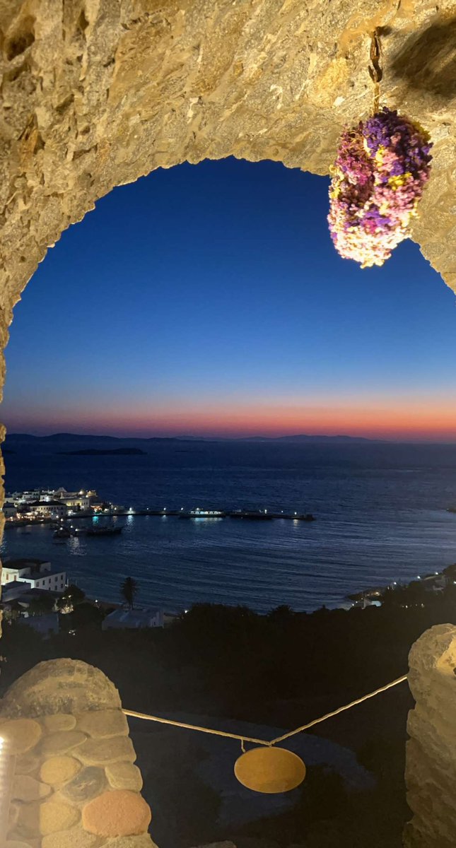 SULTANN7l's tweet photo. Mykonos 💙 https://t.co/APAJxwTr8g