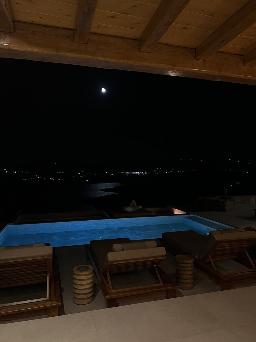 SULTANN7l's tweet photo. Mykonos 💙 https://t.co/APAJxwTr8g