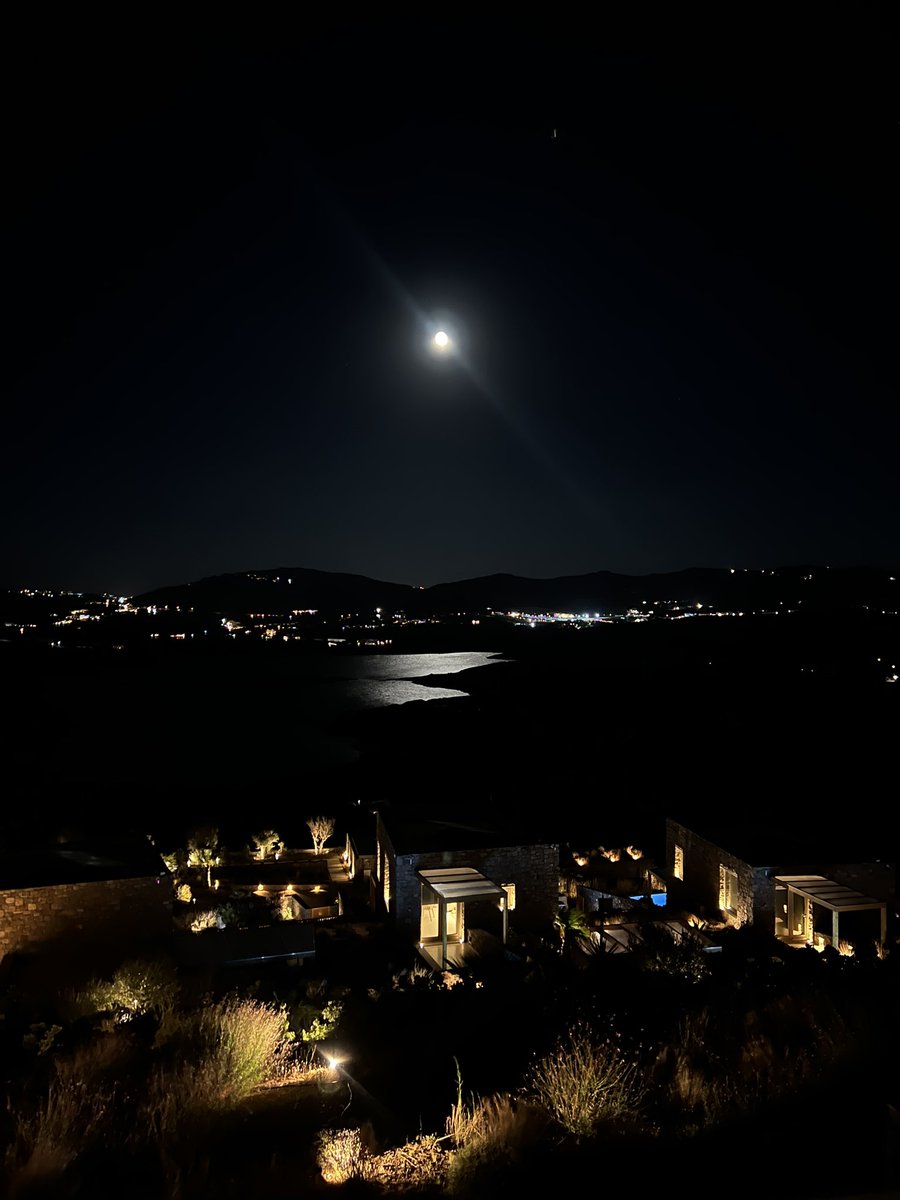 SULTANN7l's tweet photo. Mykonos 💙 https://t.co/APAJxwTr8g
