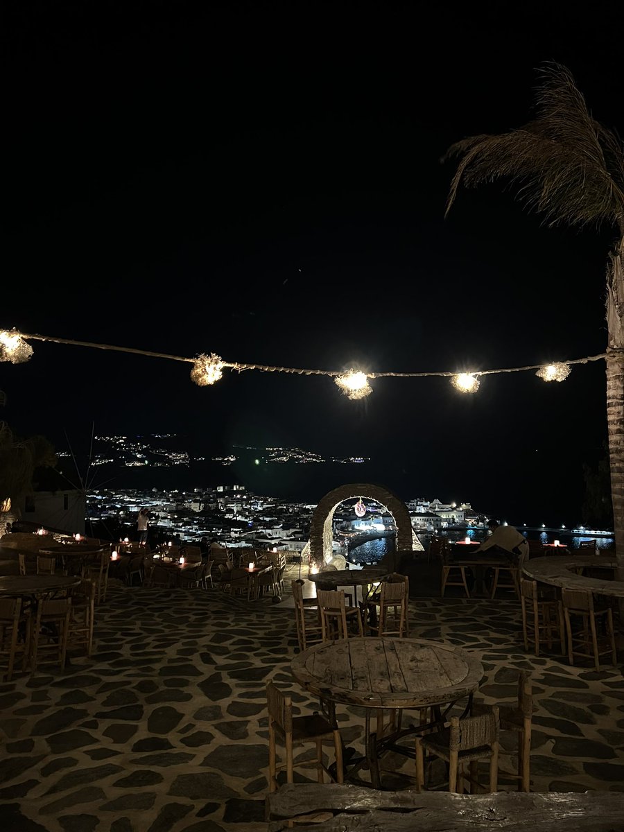 SULTANN7l's tweet photo. Mykonos 💙 https://t.co/APAJxwTr8g