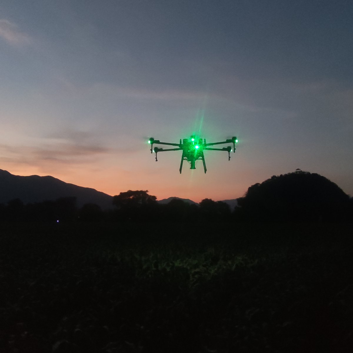 chufangagri's tweet photo. Smart precision agriculture is one of the solutions using drones in the field of planting.🇨🇳
For further inquiries, please Whatsapp8618821326296(Yaami)
#innovaciónagrícola #agtech #agronegocios #agronegocios #dronetechnology #bestdrone #dronefarm #droneprecios #commercialdrones https://t.co/jrR7TSWF2z