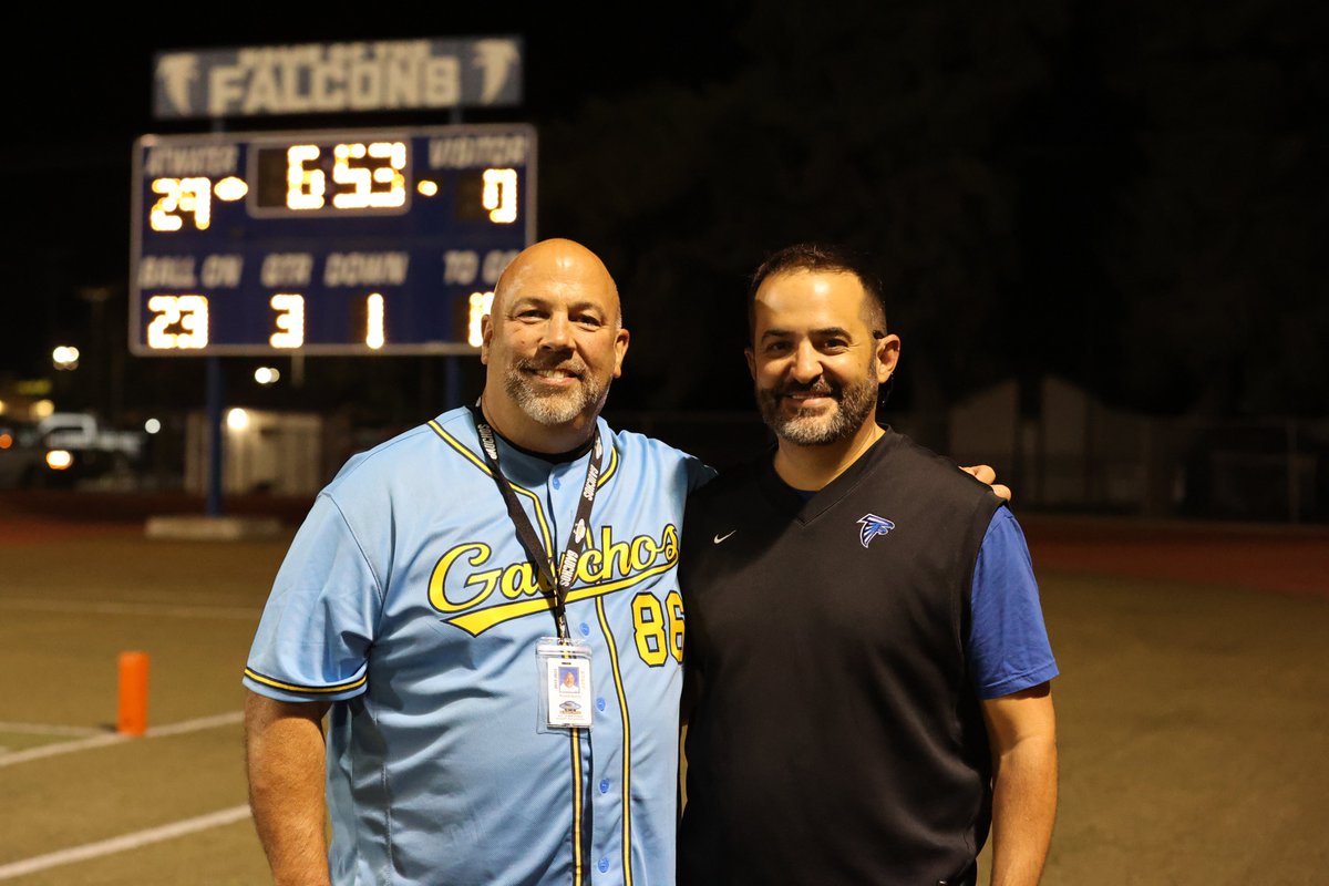 9/23/22: @apnunes86 returns to his alma mater <a href="/atwaterfalcons/">Atwater High School</a> for the 1st time since leaving for <a href="/ecgauchos/">El Capitan HS 🤠</a>.

<a href="/natebragster/">Nathan Braga</a> #APNunes #atwater #falcons #MrAtwaterHigh #ecgauchos #elcapitan #atwaterfalcons