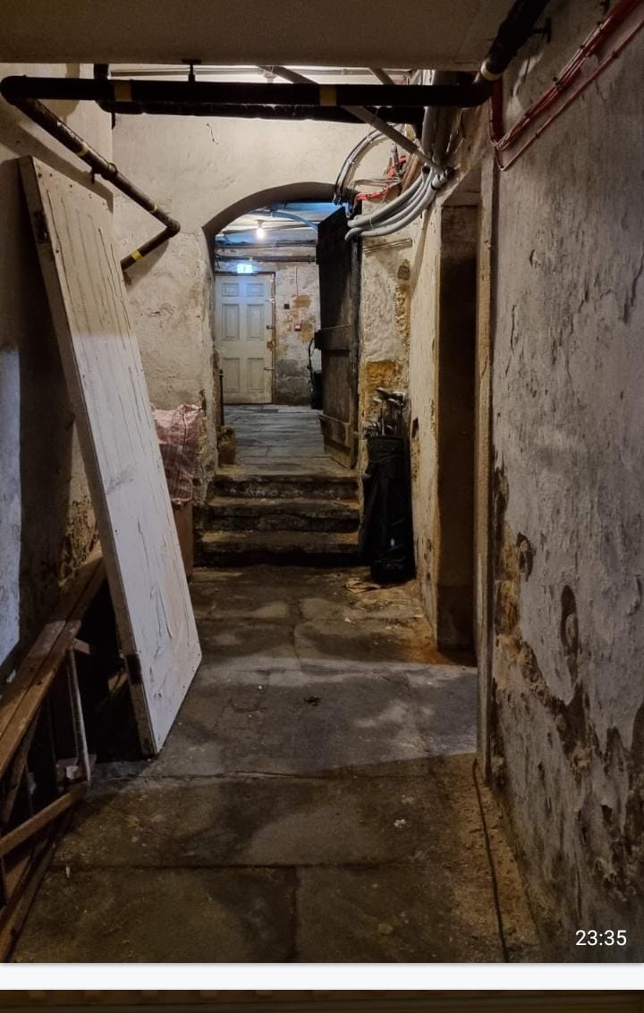 DecayRhythm's tweet photo. Tonight we investigated a beautiful masonic lodge 👻 https://t.co/rRK3LfbwGp