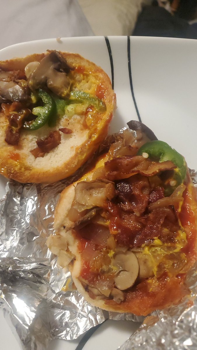 CakeMcG's tweet photo. Got @FiveGuys burger but apparently sans the burger? How does this even happen? https://t.co/0PTfCsTpeG
