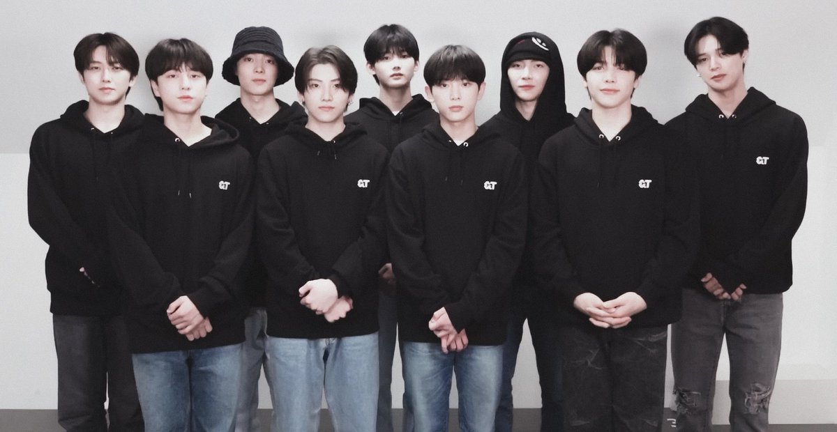 andTEAMgallery's tweet photo. Official fandom name #LUNÉ https://t.co/xHyHj0Ulh2
