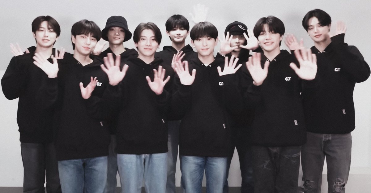 andTEAMgallery's tweet photo. Official fandom name #LUNÉ https://t.co/xHyHj0Ulh2