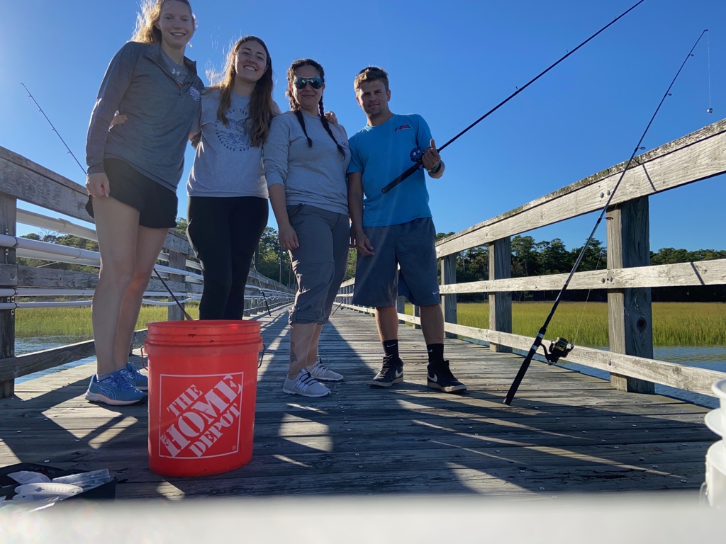 VaniMoreno29's tweet photo. When I thought I was going to grad school, I didn’t think I would have such awesome labmates @lyd_love_laugh #SchweikertLab #powerposing #homedepotwanttosponsorus #bucketwasapaidstandin https://t.co/S6UgyS9Qt1