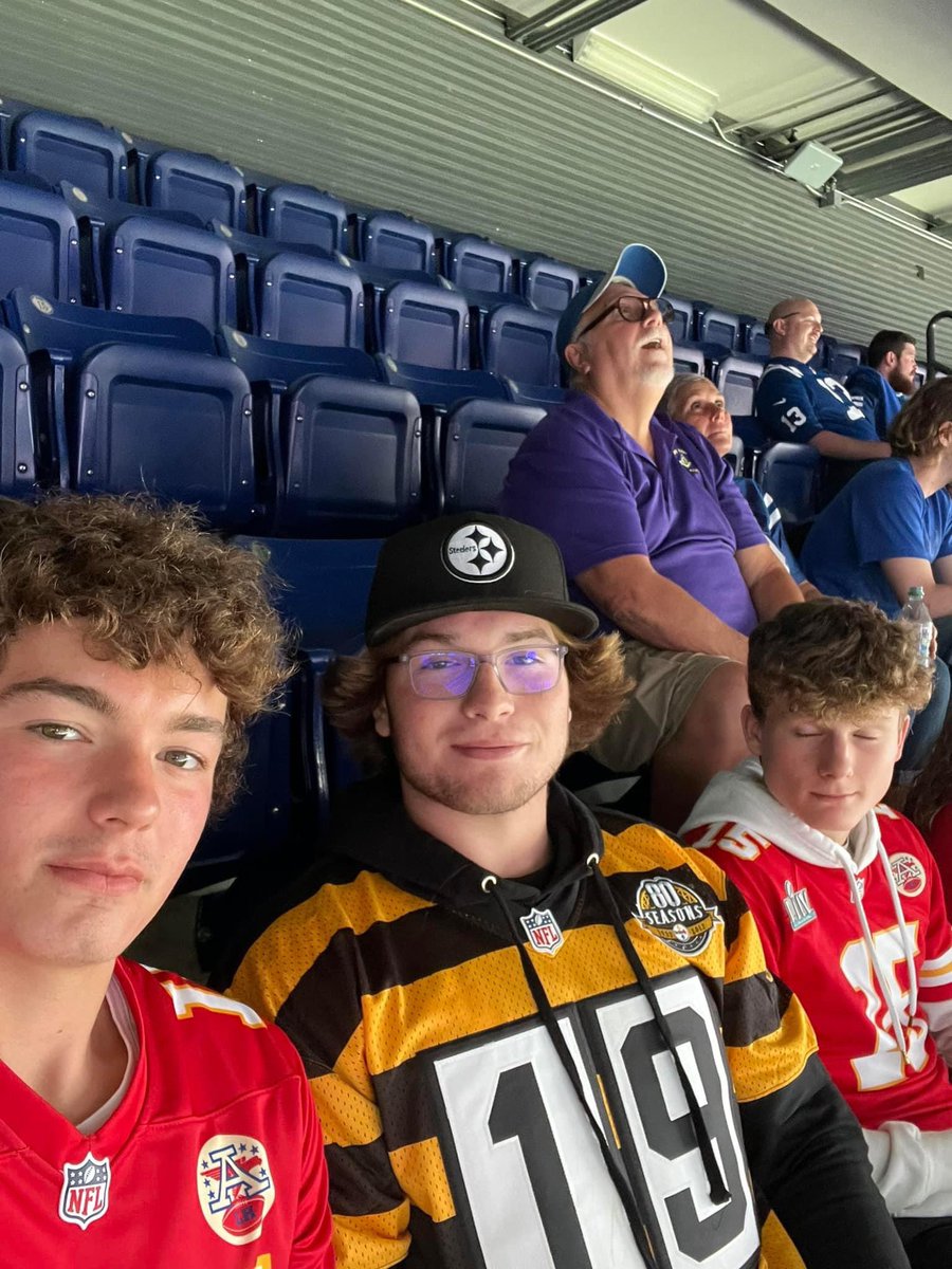 talk2click's tweet image. @TeamJuJu from Cincy and reppin Juju and KCC in Indy today!  Juju with the catch of the game!