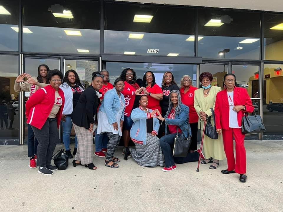 AlumnaeChapter's tweet photo. The Washington-Plymouth Alumnae Chapter of Delta Sigma Theta Sorority, Inc. along with family and friends, attended our Arts &amp; Letters “Delta Red Carpet” Event of the showing of the phenomenal movie “The Woman King"!!
Thank you to all that attended!! https://t.co/O6pWYxdtPn
