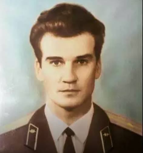 joybhattacharj's tweet photo. On this day in 1983, Lieutenant Colonel  Stanislav Petrov probably saved the planet.
Petrov  was the officer at the command center for the Oko nuclear early-warning station... https://t.co/RXbHZxhPeO